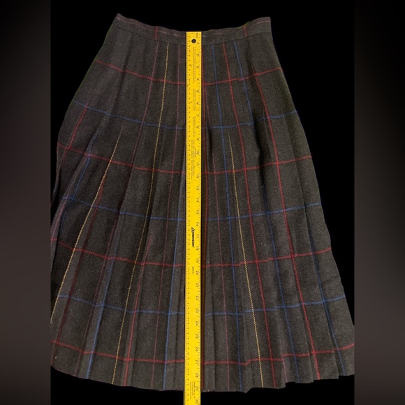 Lovely vintage wool blend pleated skirt. - Picture 3 of 6
